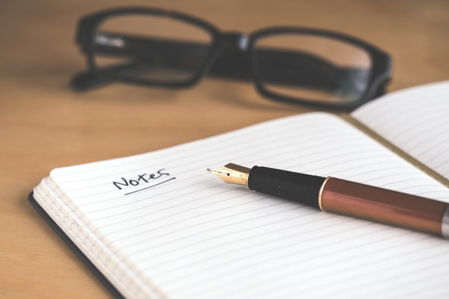 Cuaderno abierto, una página por escribir
